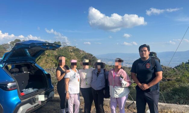 Bomberos Estatales localizan a 7 femeninas extraviadas en el volcán Ceboruco