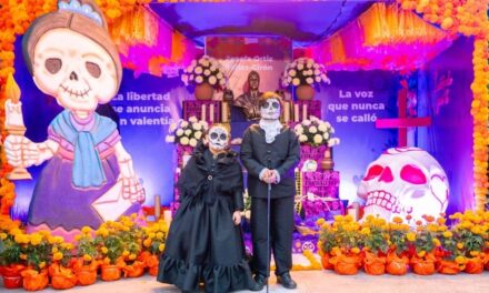 Beatriz Estrada y Miguel Ángel Navarro celebran la vida y la memoria en Nayarit en Altares y Catrinas