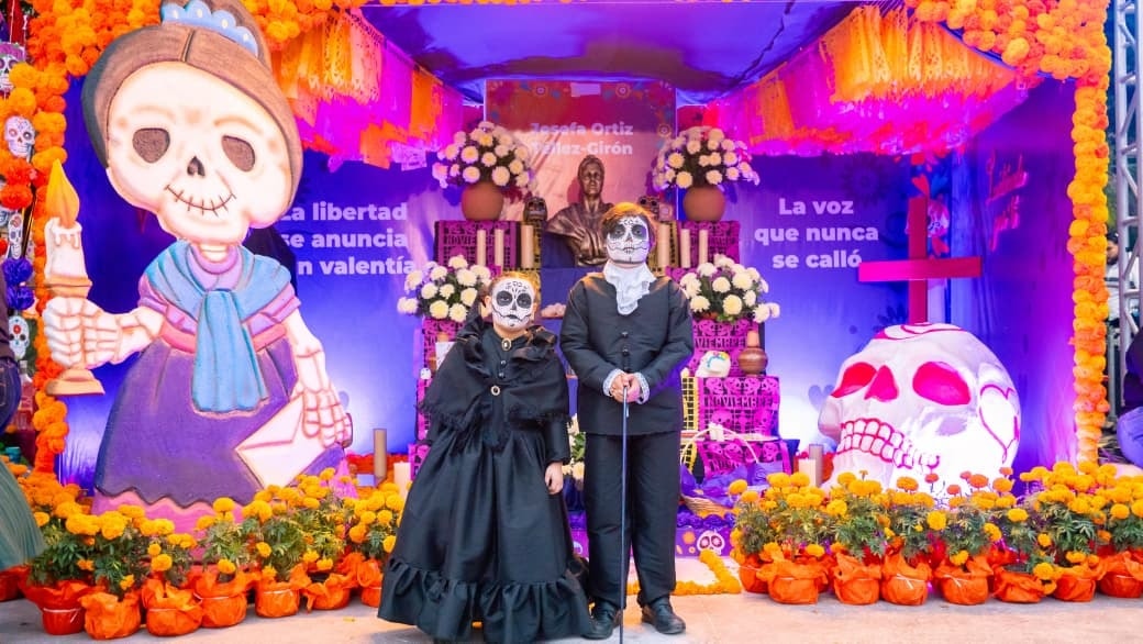 Beatriz Estrada y Miguel Ángel Navarro celebran la vida y la memoria en Nayarit en Altares y Catrinas