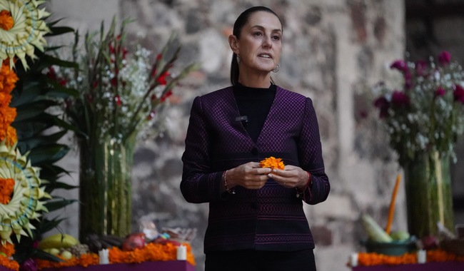 Este año dedicamos ofrenda de Día de Muertos a las mujeres indígenas, las ancestras de México: Presidenta Claudia Sheinbaum