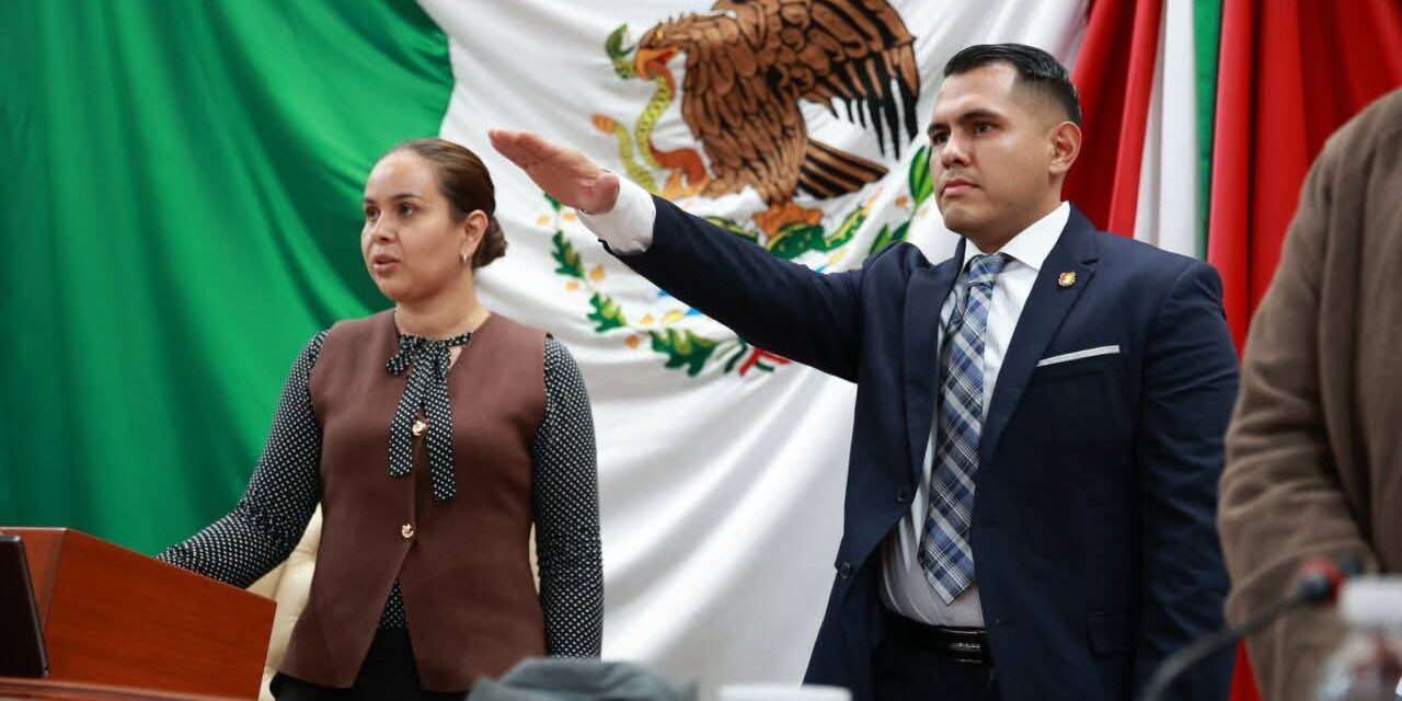 José Roberto Valencia Salazar rinde protesta como titular de la Secretaría para la Honestidad y Buena Gobernanza