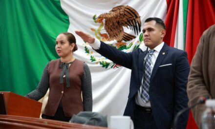 José Roberto Valencia Salazar rinde protesta como titular de la Secretaría para la Honestidad y Buena Gobernanza