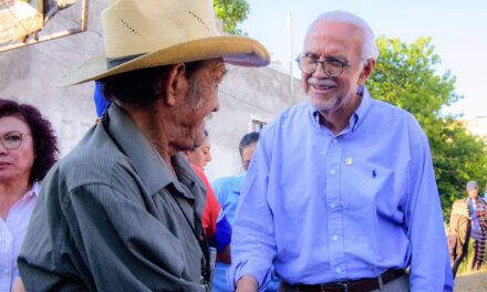 Tras más de 35 años, Gobierno del Estado construye colector sanitario en la colonia Acayapan