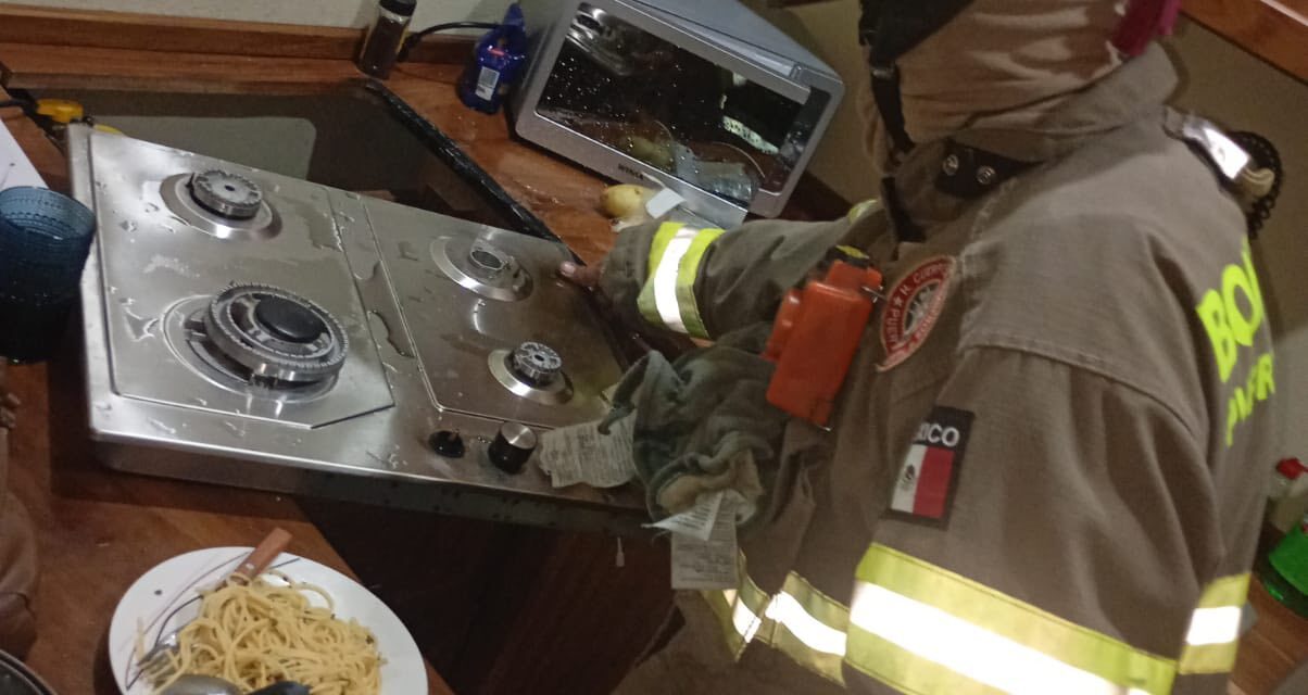 Elementos de nuestra dependencia atendieron de manera inmediata el reporte de un incendio en casa habitación, registrado en la colonia 5 de Diciembre