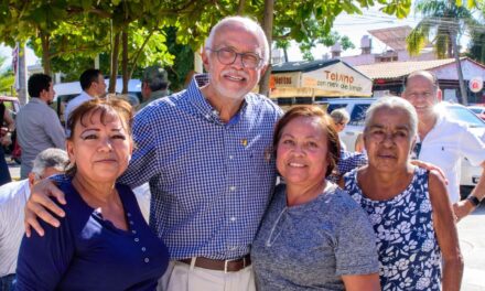 Gobernador entrega rehabilitación de la calle Valle de México en Mezcales