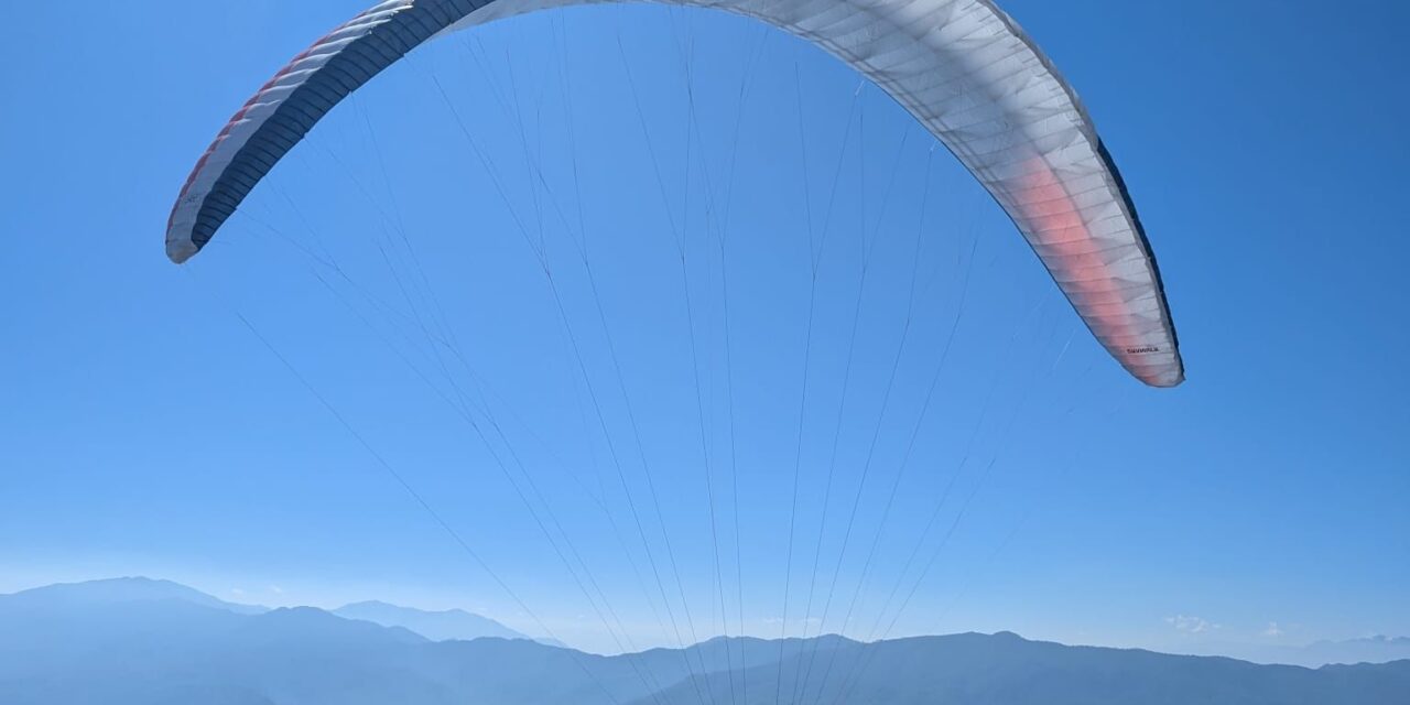 PILOTOS CANADIENSES SOBREVUELAN EL VOLCÁN CEBORUCO