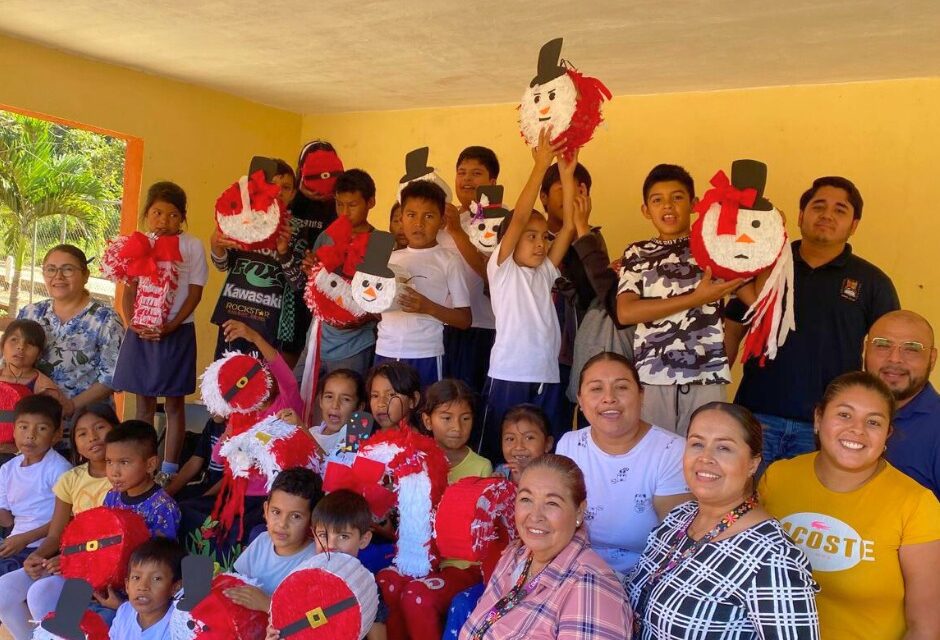 NIÑAS Y NIÑOS APRENDEN A ELABORAR PIÑATAS EN VIZCARRA