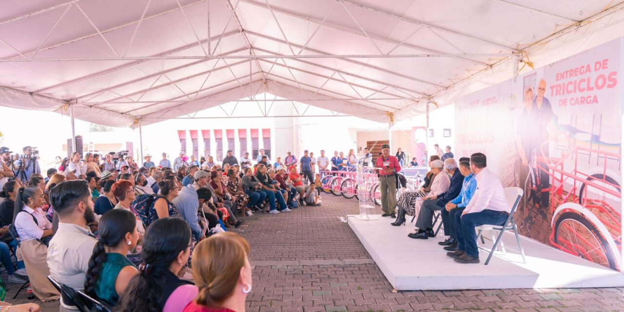 ENTREGAN TRICICLOS QUE IMPULSAN EL AUTOEMPLEO