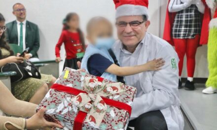 HGZ No. 1 del IMSS Nayarit lleva alegría navideña a niñas y niños hospitalizados