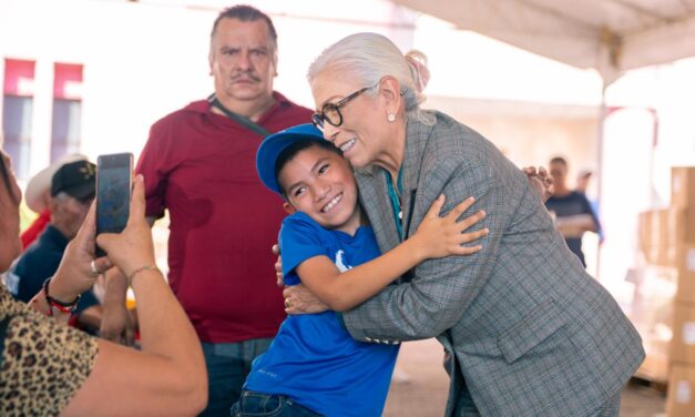 Reconocen esfuerzo de trabajadores con apoyos alimentarios y funcionales