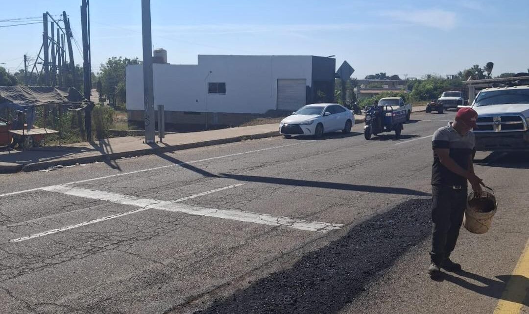 CONTINÚAN TRABAJOS DE BACHEO EN VILLA UNIÓN