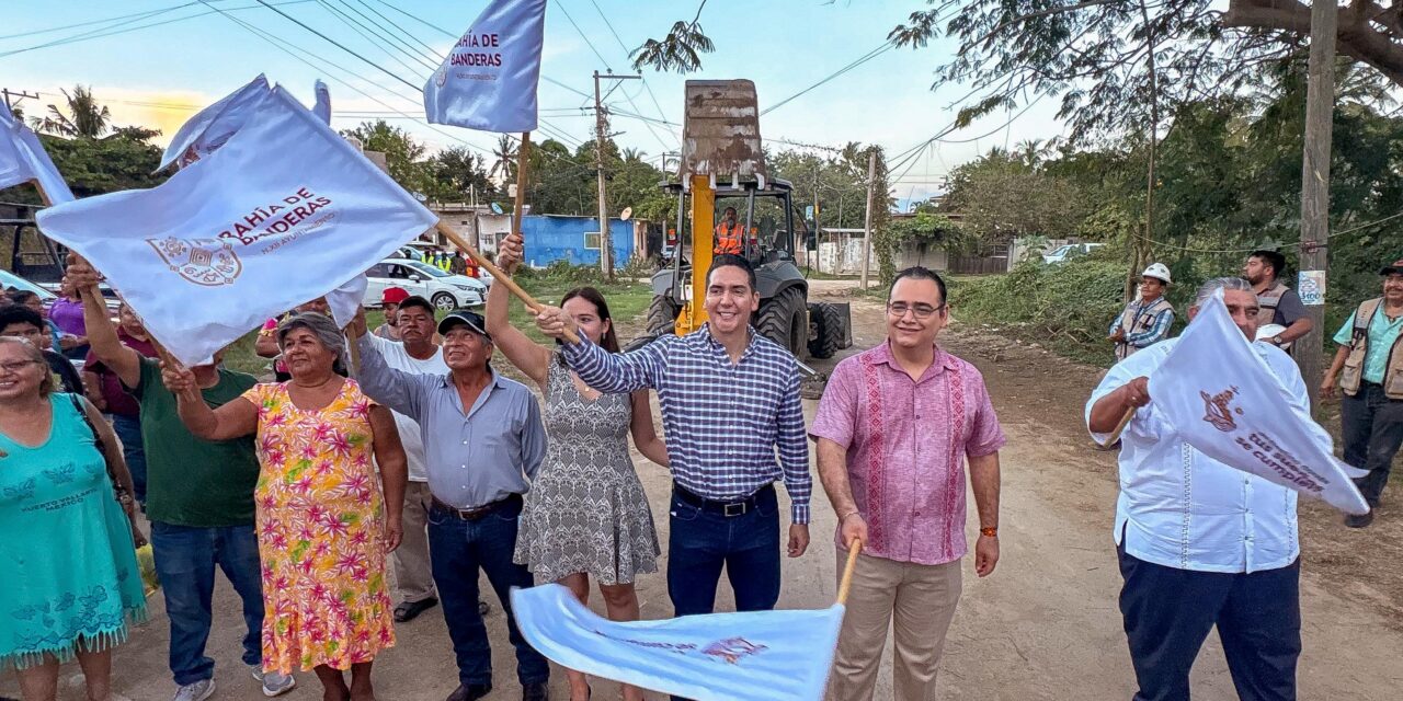 HÉCTOR SANTANA ARRANCA OBRA EN MEZCALITOS
