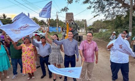 HÉCTOR SANTANA ARRANCA OBRA EN MEZCALITOS