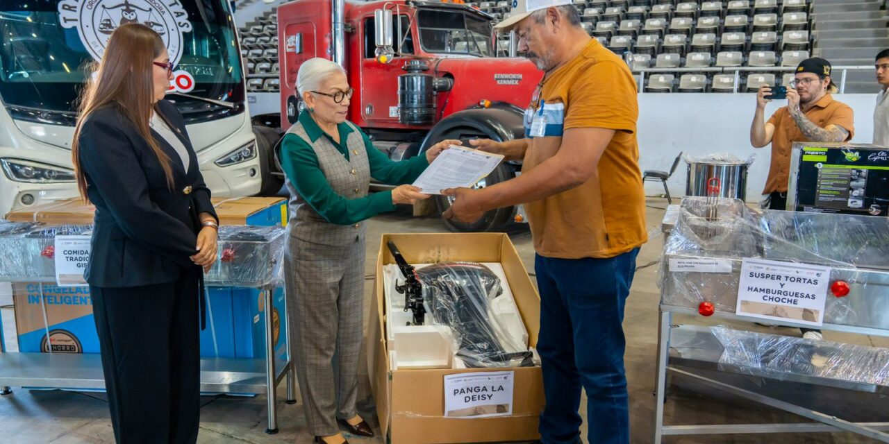 ENTREGA BEATRIZ ESTRADA APOYOS LABORALES QUE FORTALECEN EL INGRESO DE CIENTOS DE FAMILIAS