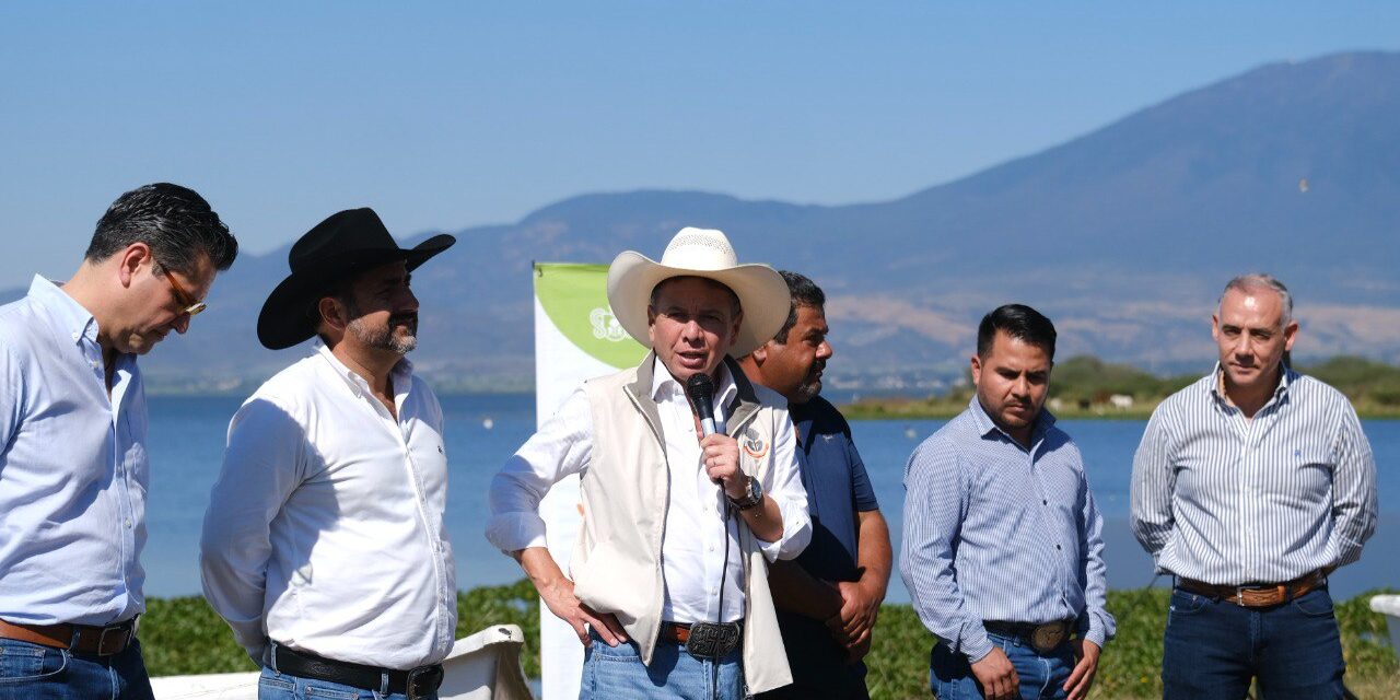 APOYAN A PESCADORES DE LA PRESA LA VEGA