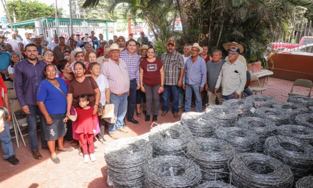 HÉCTOR SANTANA FORTALECE AL SECTOR EJIDAL CON ENTREGA DE ALAMBRE
