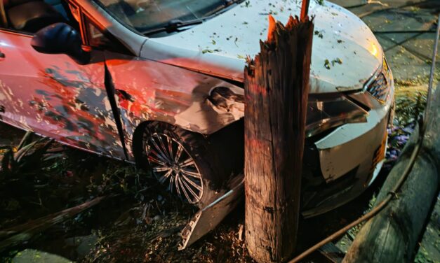 BOMBEROS ATIENDEN ACCIDENTE DE TRÁNSITO EN TEPIC