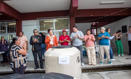 ENTREGAN TINACOS Y CISTERNAS A FAMILIAS DE XALISCO