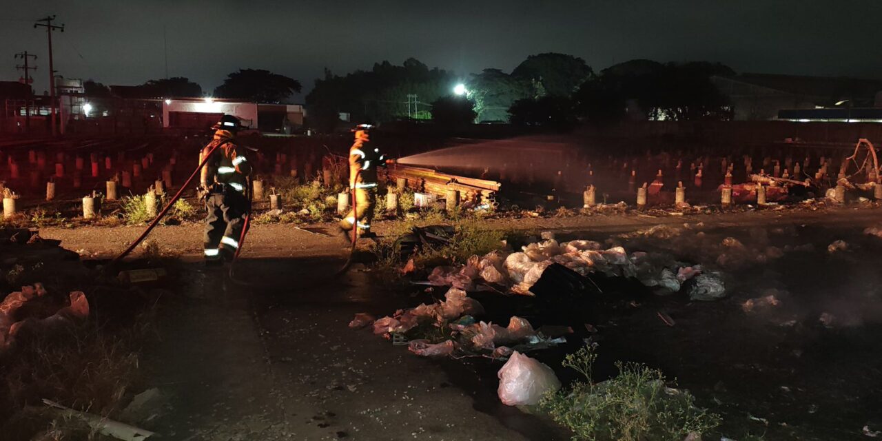 INCENDIO EN BODEGA DE CARTÓN EN TEPIC – LABORES DE CONTROL EN CURSO