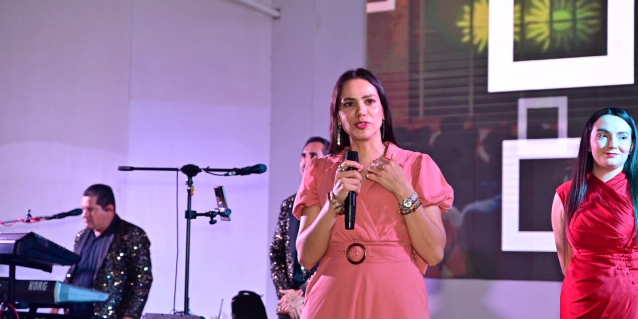 POSADA NAVIDEÑA EN FAMILIA CON COLABORADORES Y AUTORIDADES