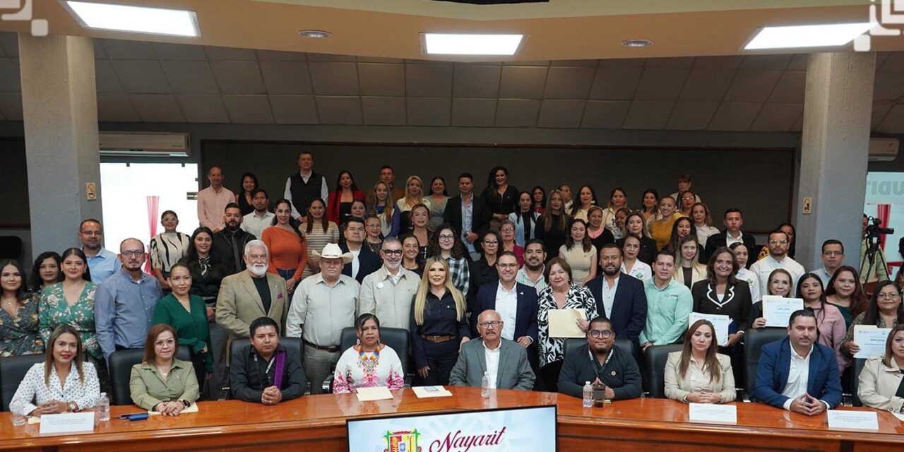 COMPOSTELA RECIBE CONSTANCIA DEL DIPLOMADO EN DERECHOS HUMANOS
