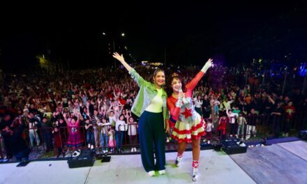 Más de 5 mil mazatlecas y mazatlecos viven una noche mágica en la Villa Navideña con Tatiana