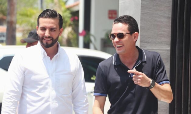 Luis Munguía reconoce labor de Rodrigo Pérez en la Tesorería y lo invita a nuevo cargo