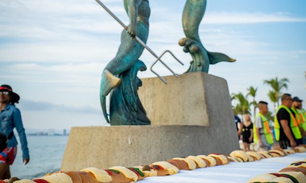 PUERTO VALLARTA PARTE LA ROSCA MÁS GRANDE DE SU HISTORIA ANTE MÁS DE 18 MIL PERSONAS
