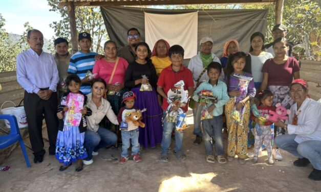 CELEBRAN DÍA DE REYES EN COMUNIDAD WIXÁRIKA