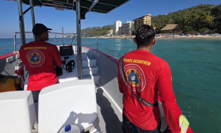 RESCATE ACUÁTICO EN PLAYA PALMARES