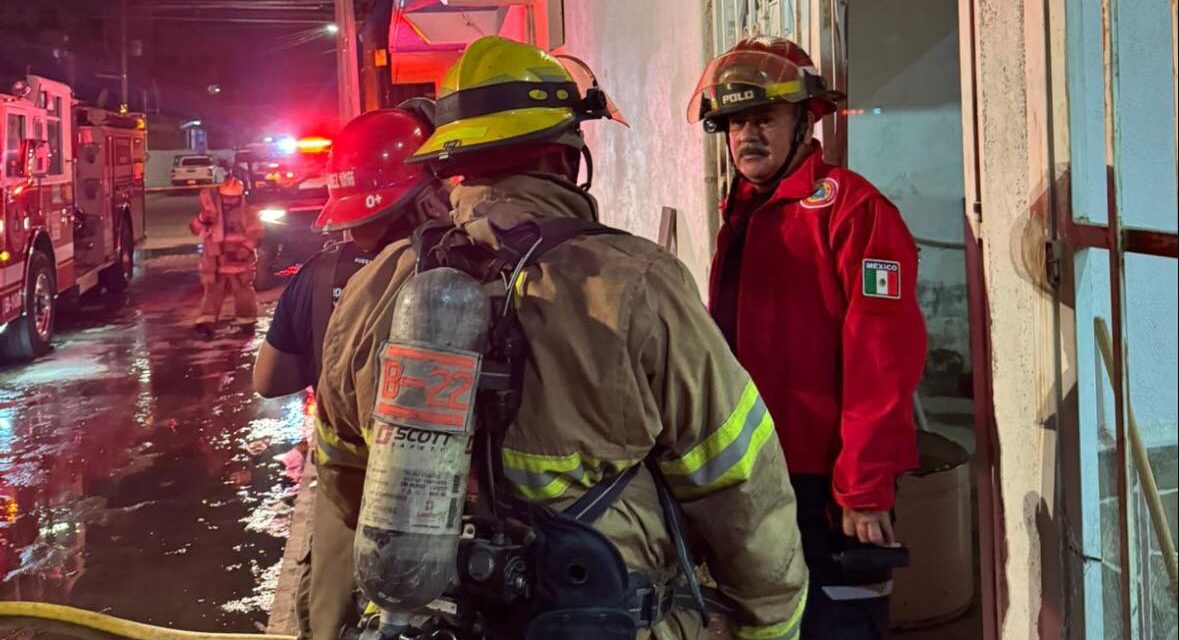ATIENDEN INCENDIO EN CASA HABITACIÓN