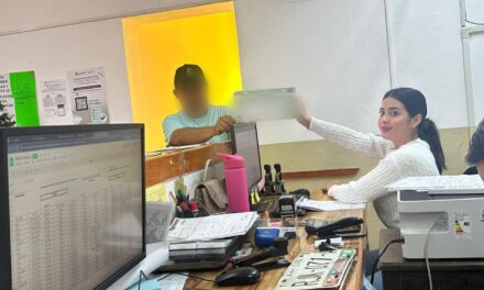 Tú como ellos ya puedes hacer el trámite de placas nuevas y obtener un 15% de descuento en el pago hasta el 31 de marzo.