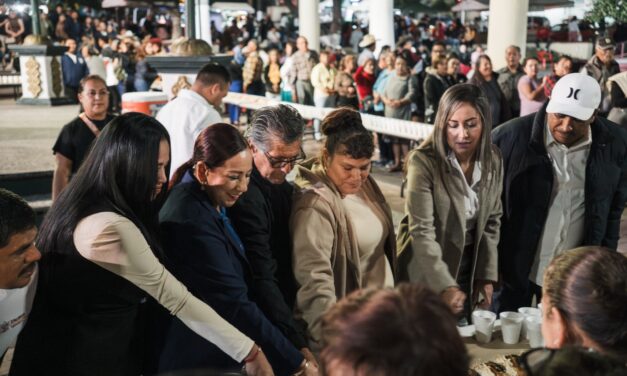 Celebra Xalisco Día de Reyes con mega rosca