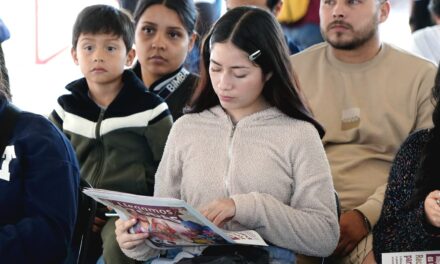 ENTREGAN TARJETAS DE JÓVENES CONSTRUYENDO EL FUTURO EN TEPIC
