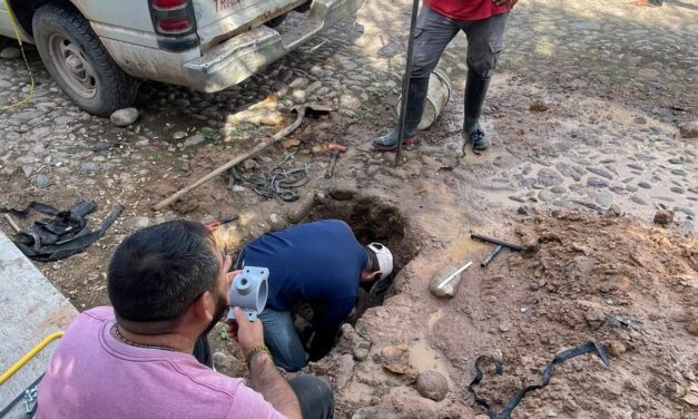 OROMAPAS REPARA RED DE AGUA EN LÁZARO CÁRDENAS