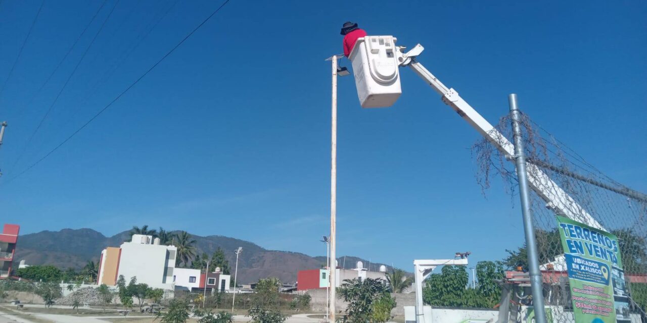 MANTENIMIENTO DE ALUMBRADO EN PARQUE XALISCA