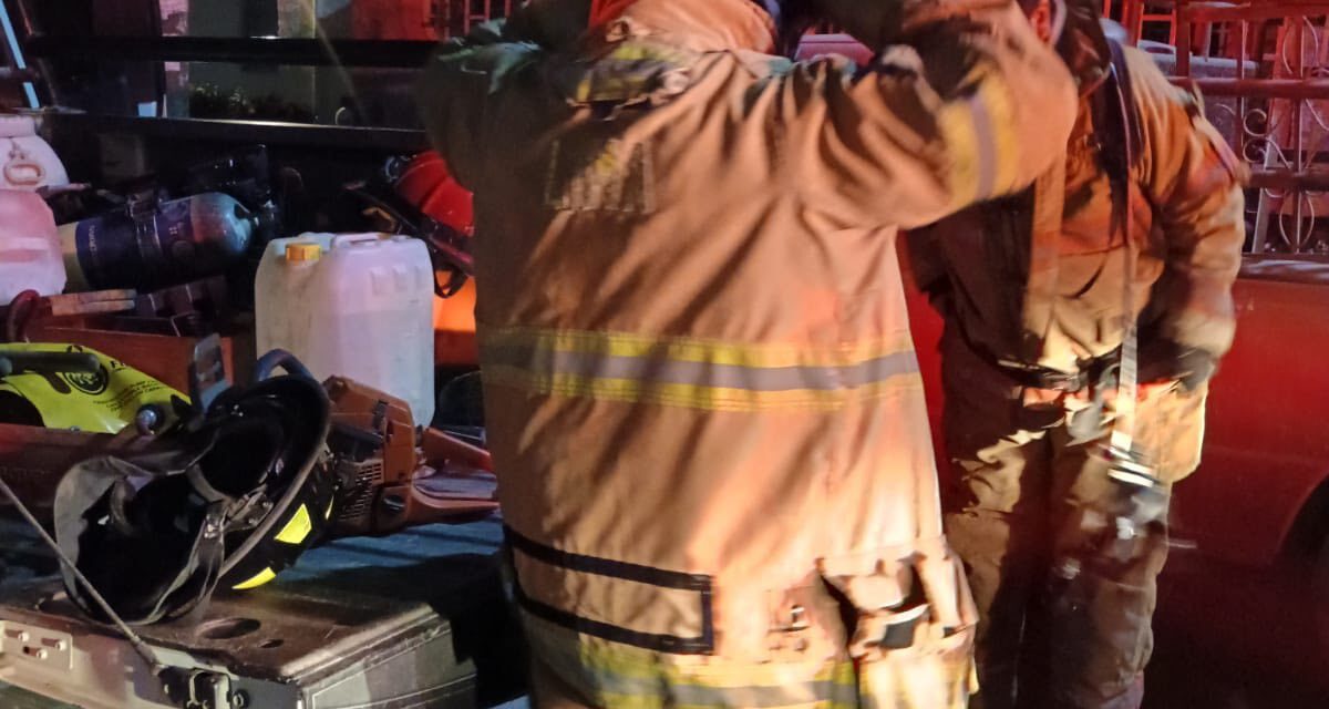 Oportuna intervención de elementos de fuerza de tarea bomberil en incendio de casa habitación.