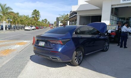 Localizan vehículo robado de arrendadora el año pasado