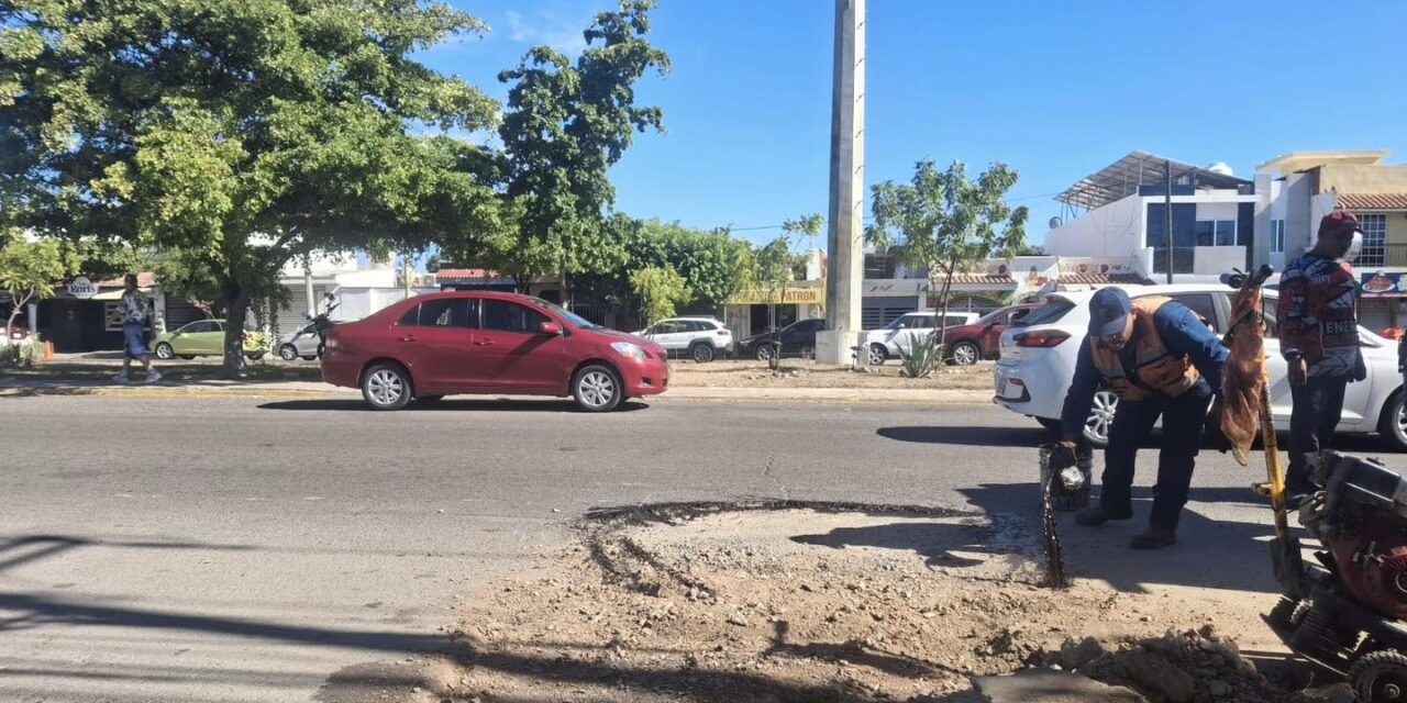 BACHEO EN AV. DELFÍN Y AV. DE LAS TORRES EN INFONAVIT PLAYA