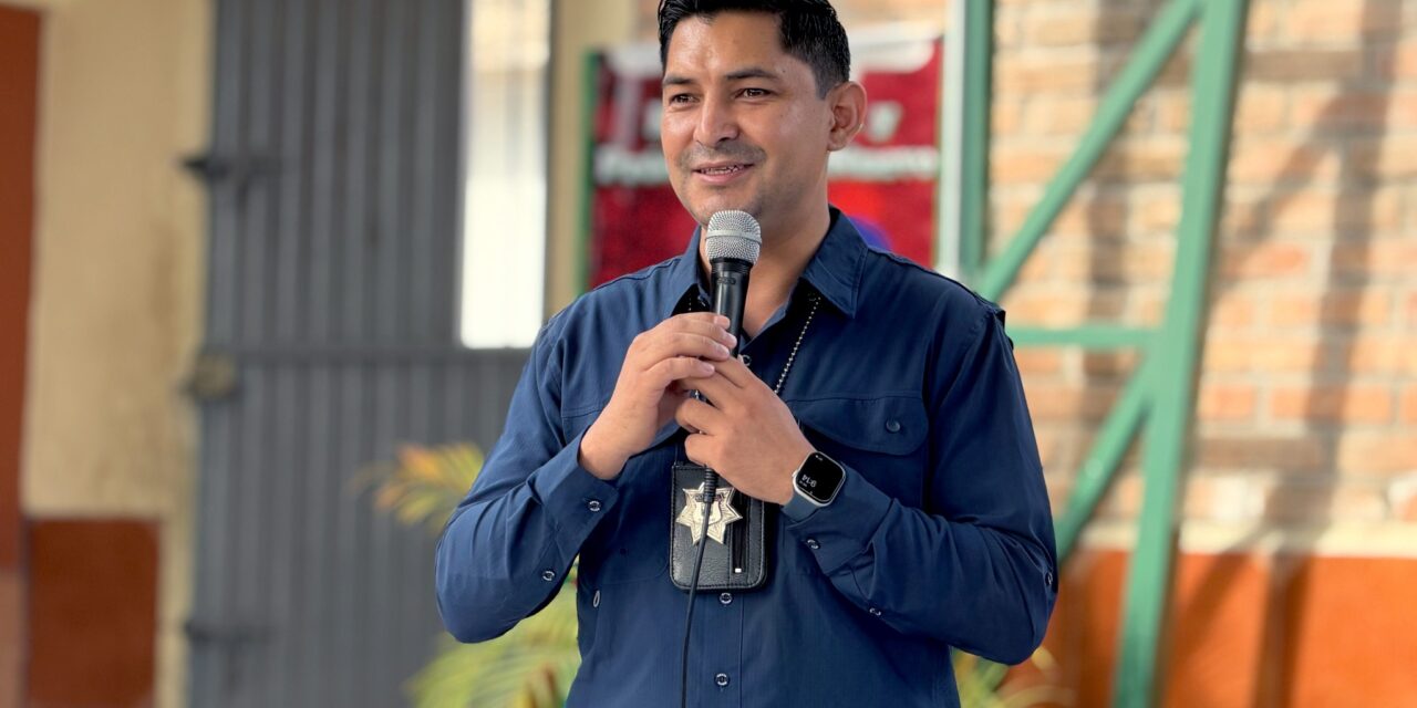 CAPACITAN A PADRES PARA UN CRUCE ESCOLAR SEGURO