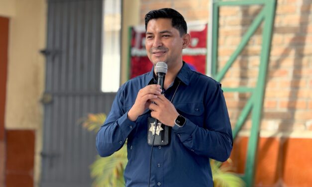 CAPACITAN A PADRES PARA UN CRUCE ESCOLAR SEGURO