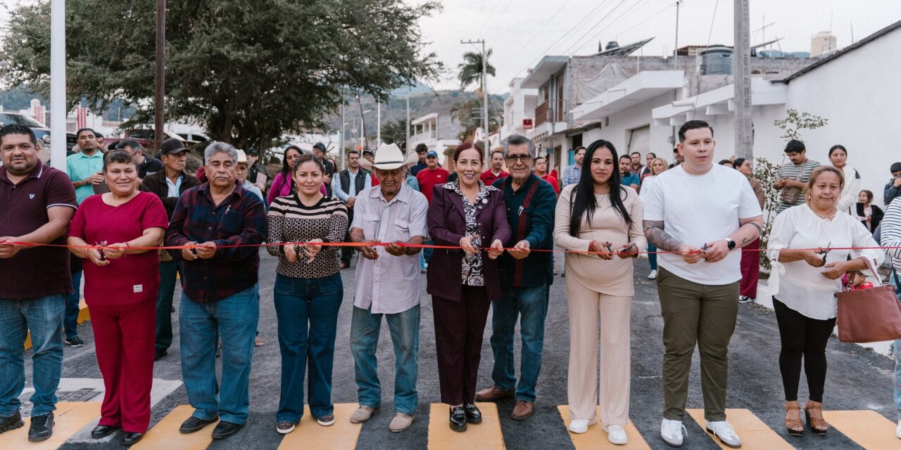 ENTREGAN PAVIMENTACIÓN DE LA CALLE MERCADO EN XALISCO