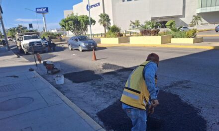 BACHEO EN AV. REFORMA PARA MEJORAR LA MOVILIDAD VIAL