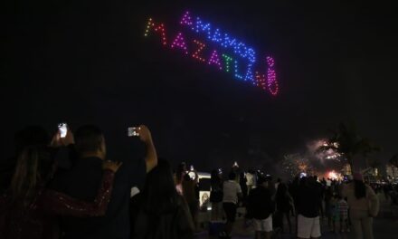 ¡MÁS DE 40 MIL PERSONAS CELEBRAN EL AÑO NUEVO EN MAZATLÁN!