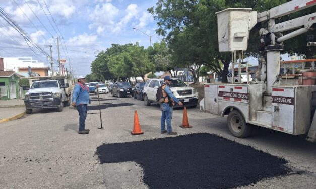 REALIZAN BACHEO EN AV. MÚNICH