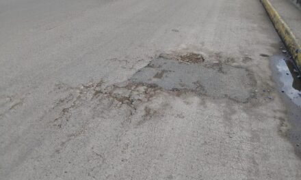 REALIZAN BACHEO EN AV. RÍO GRIJALVA