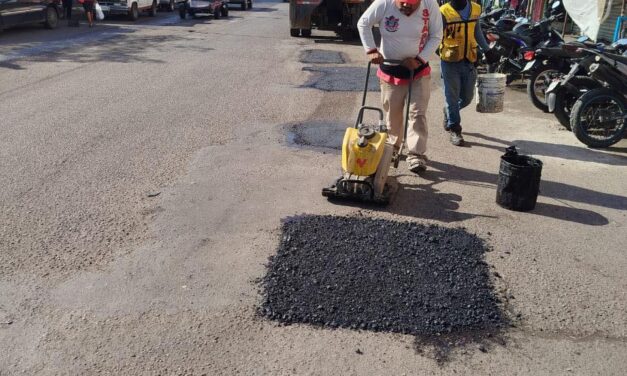REPARAN BACHES EN AV. LAS AMÉRICAS, COLONIA JUÁREZ