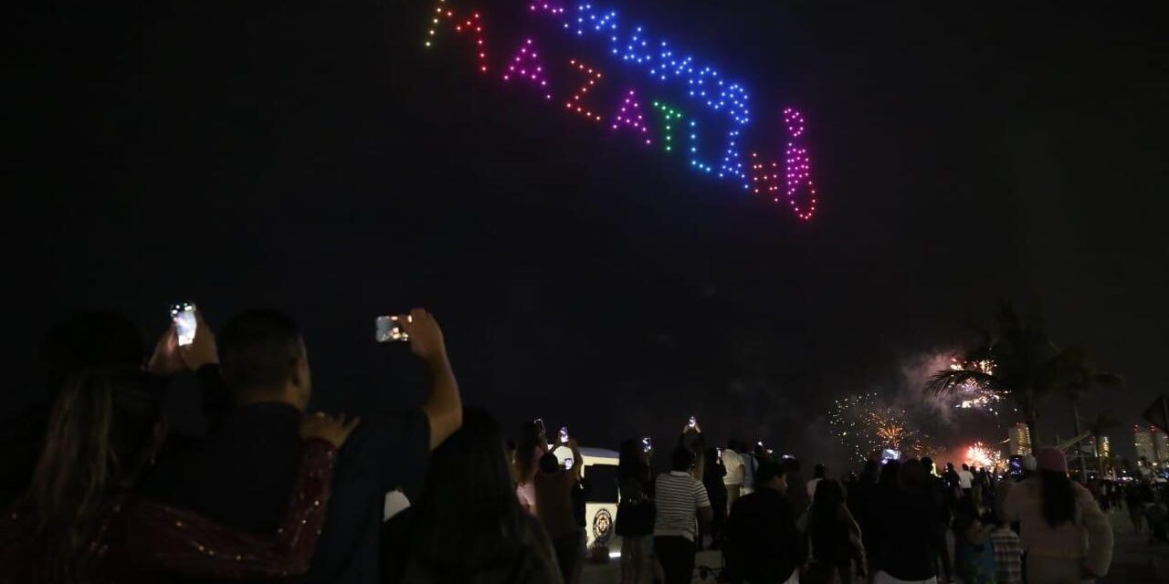 Más de 40 mil personas dan la bienvenida al 2026 en el malecón de Mazatlán