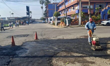 Obras Públicas refuerza el Programa Permanente de Bacheo en Mazatlán