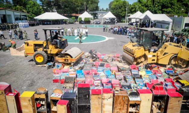 Encabeza Miguel Ángel Navarro destrucción de máquinas tragamonedas y narcóticos en Nayarit